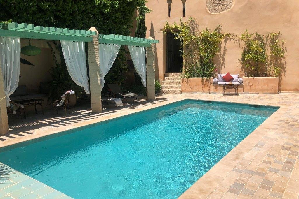 阿鲁萨里亚德酒店主图