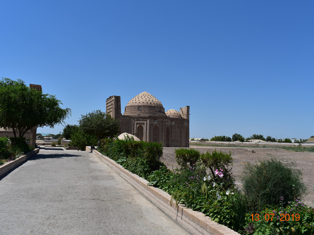 Sultan Ali Mausoleum景点图片