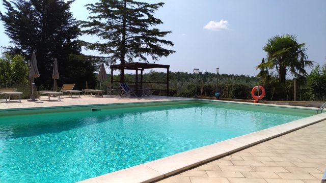 Podere Campinovi-泳池