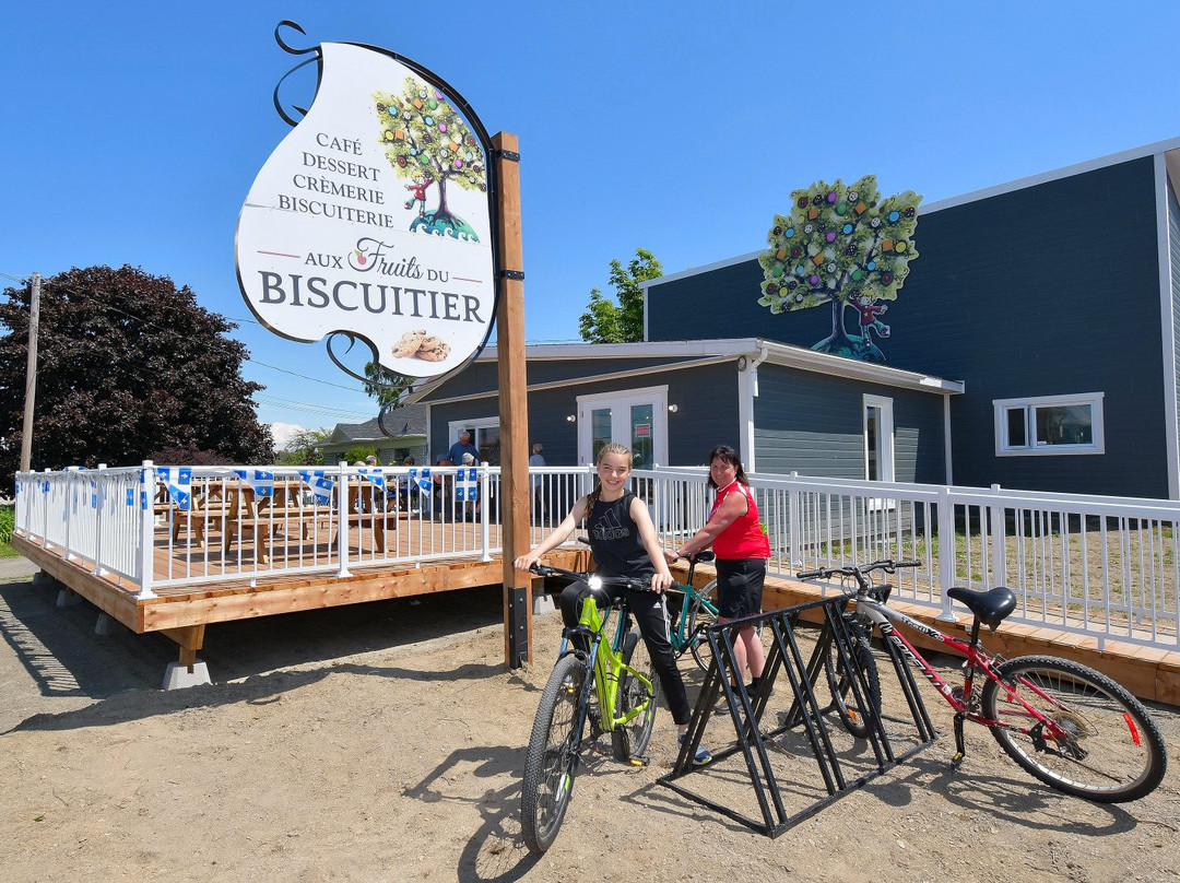Les Eboulements餐馆和美食-Aux Fruits du Biscuitier