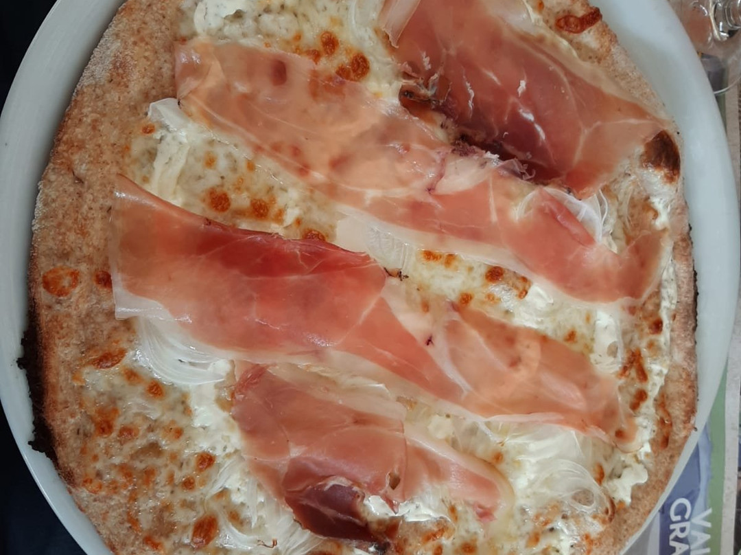Lou Mountagnin Pub & Pizza