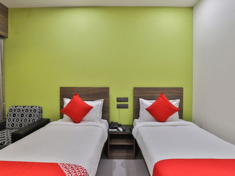 OYO 23338 Genx Surat主图