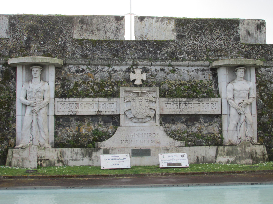 Monumento aos Marinheiros Portugueses-蓬塔德尔加达必去景点