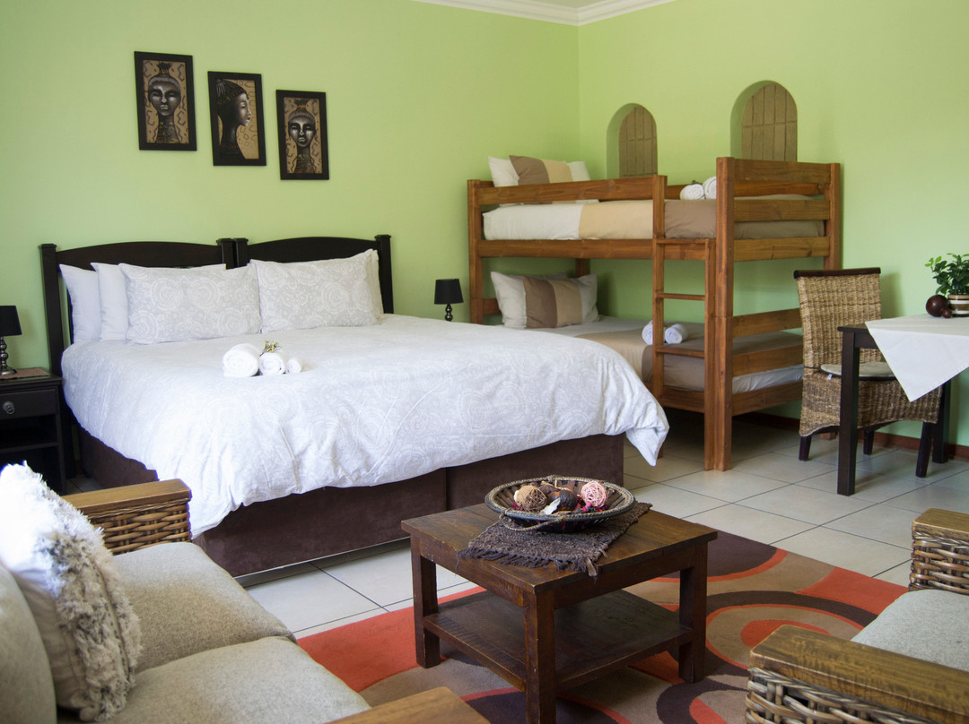 Summer Garden Guest House (Urban Jungle)主图