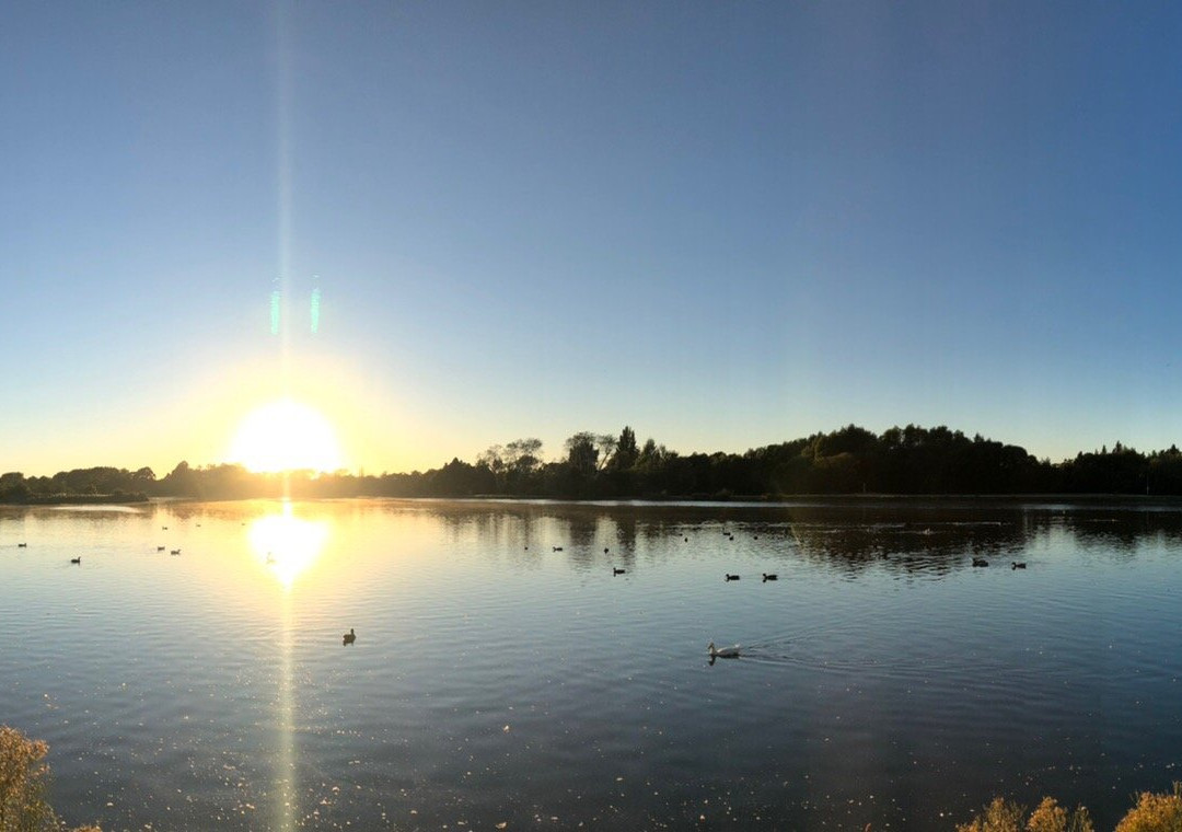 Henley Lake景点图片