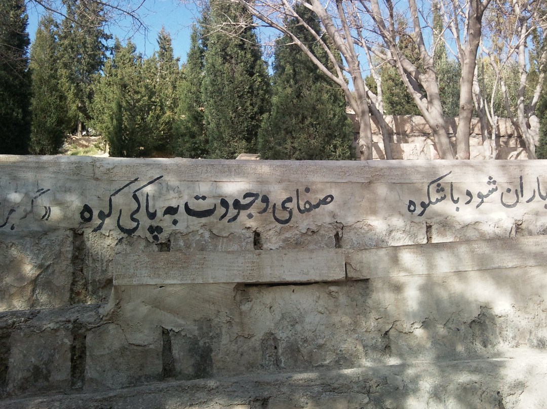 Baba Koohi Tomb and Heights景点图片