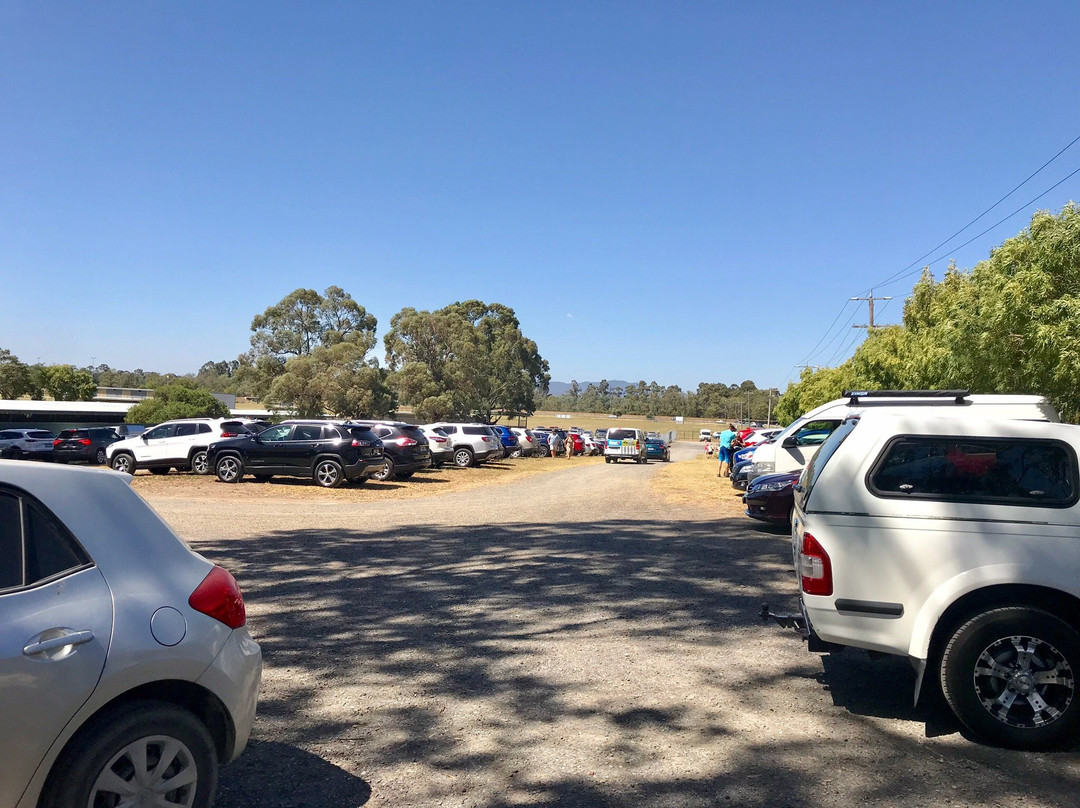 Yarra Glen Racecourse Market-亚拉格林必去景点
