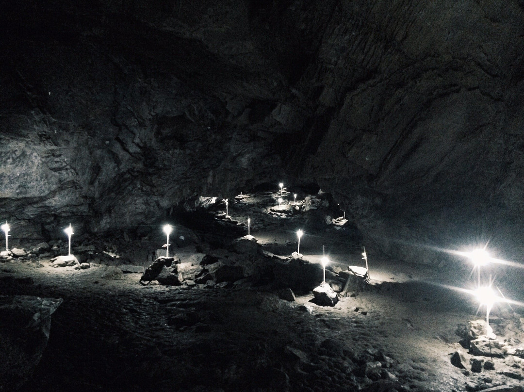 Cave Karaulnaya景点图片