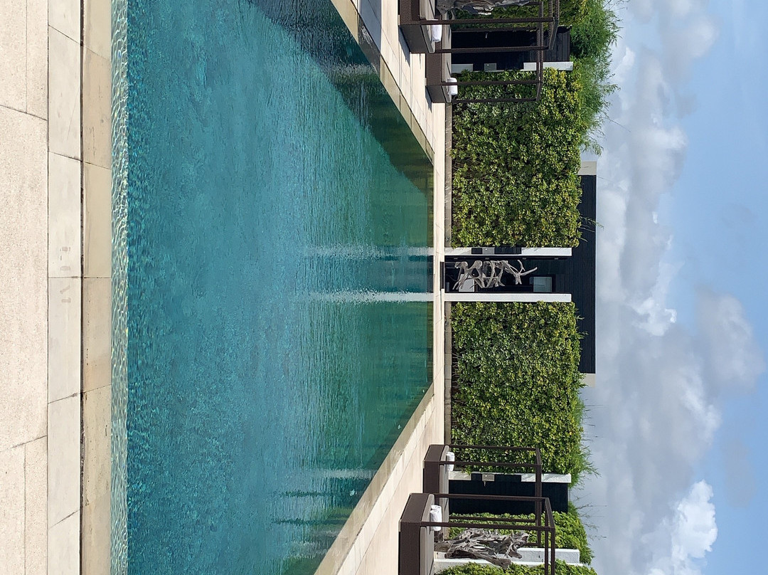 塞米亚克平衡别墅酒店主图