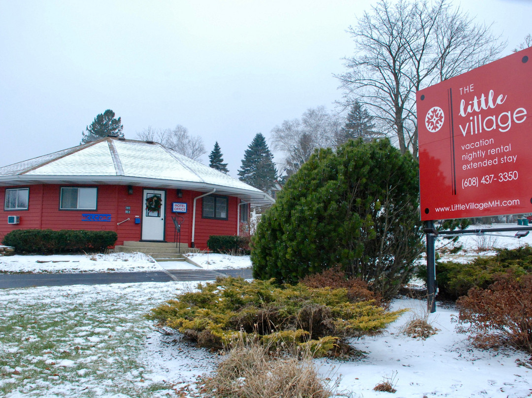 The Little Village主图