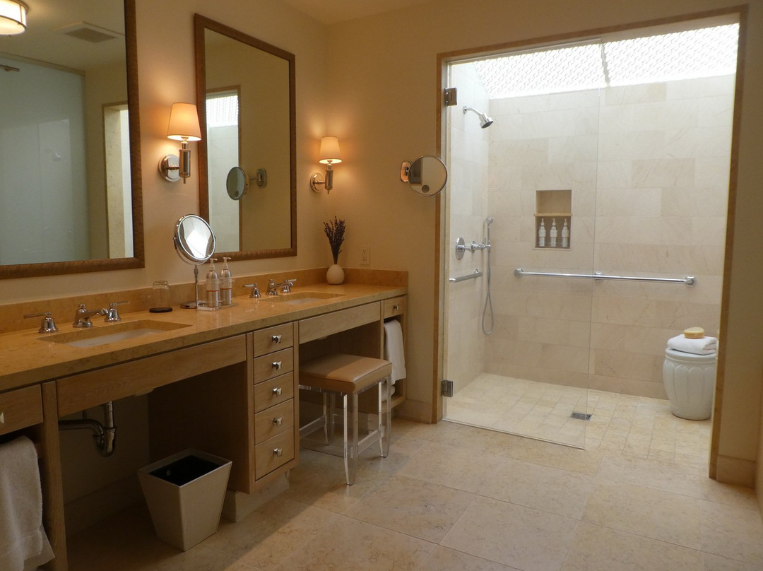 太阳酒店-仅限成人主图