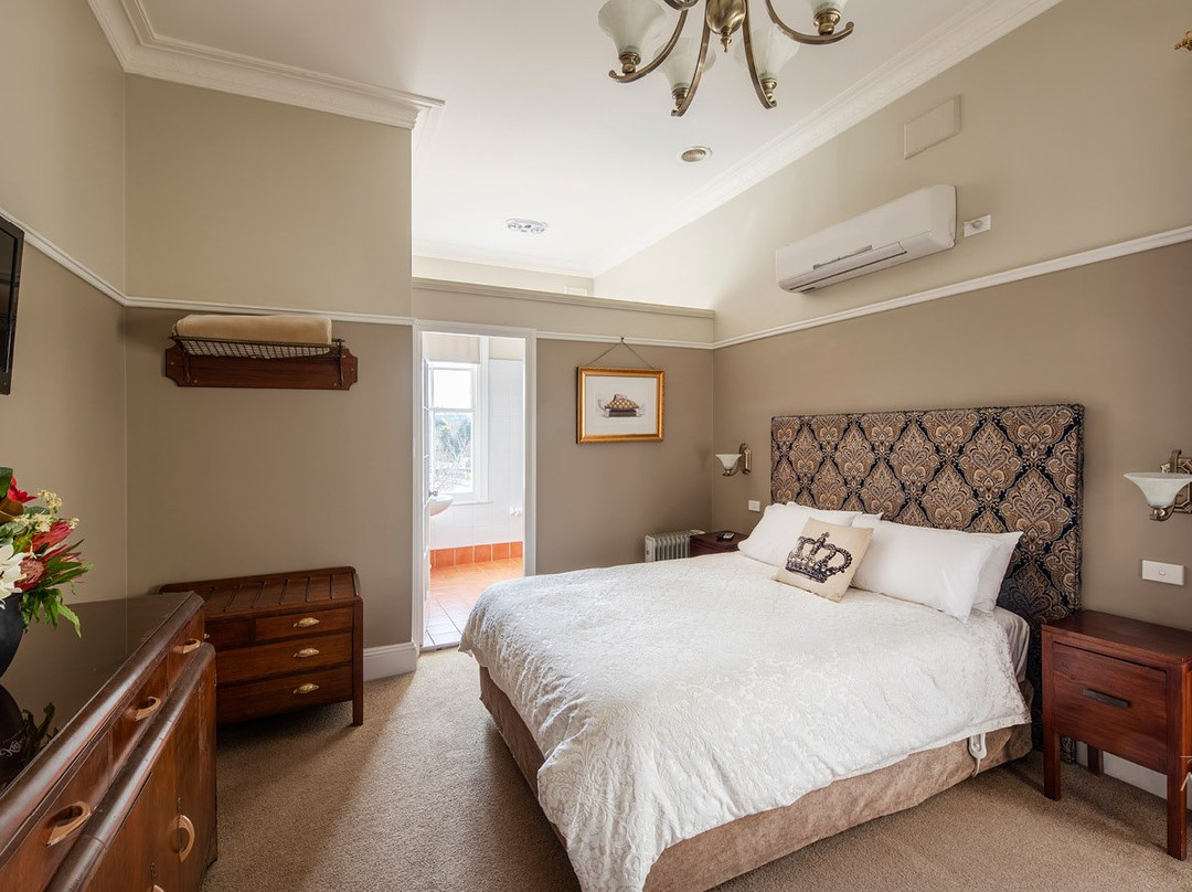 Alexandra Hotel主图