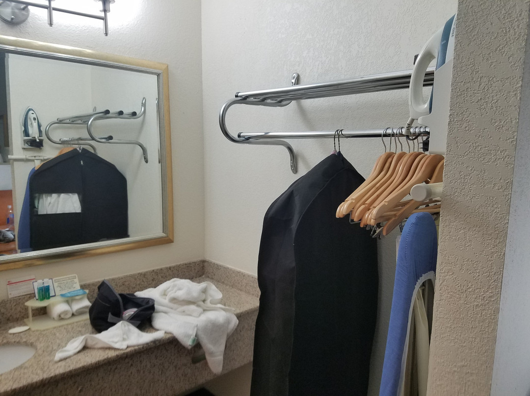 菲耶特维尔快捷假日酒店主图