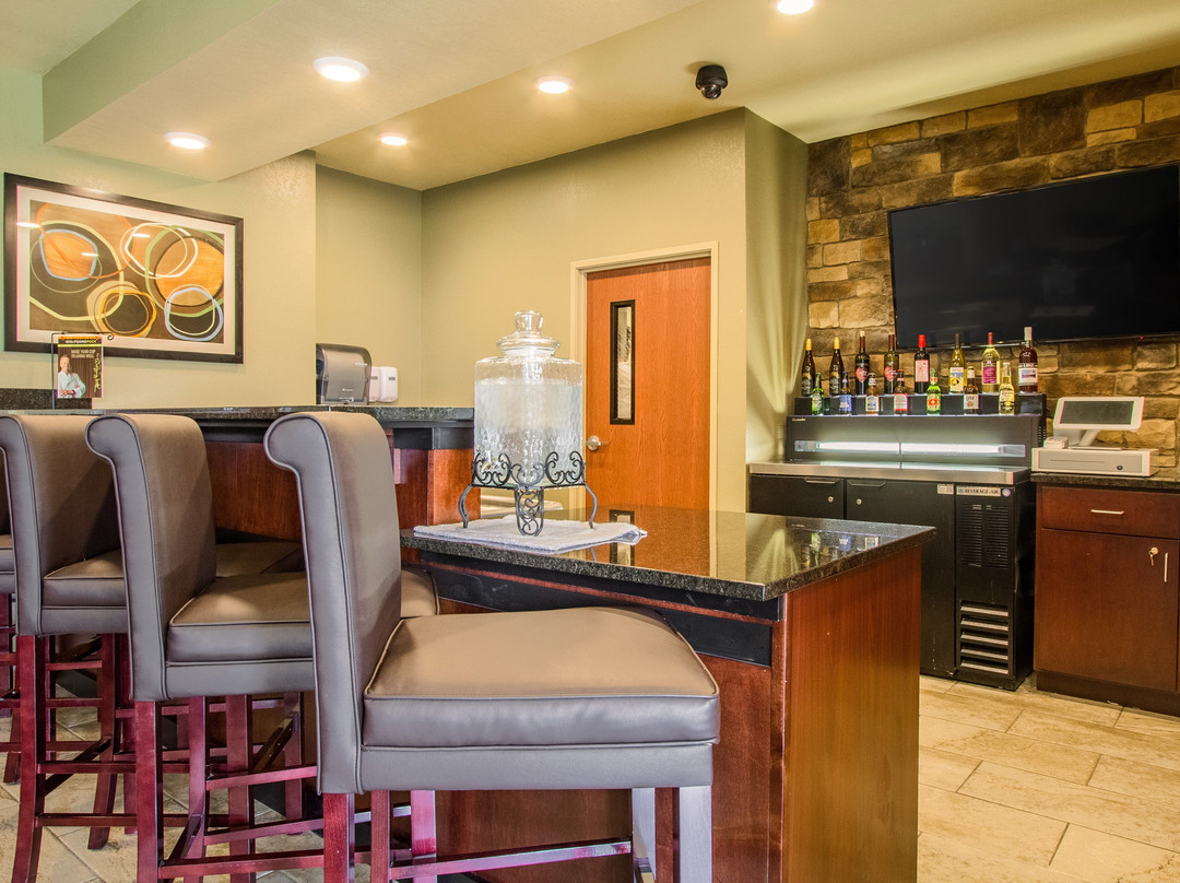 Cobblestone Hotel and Suites - Hutchinson主图