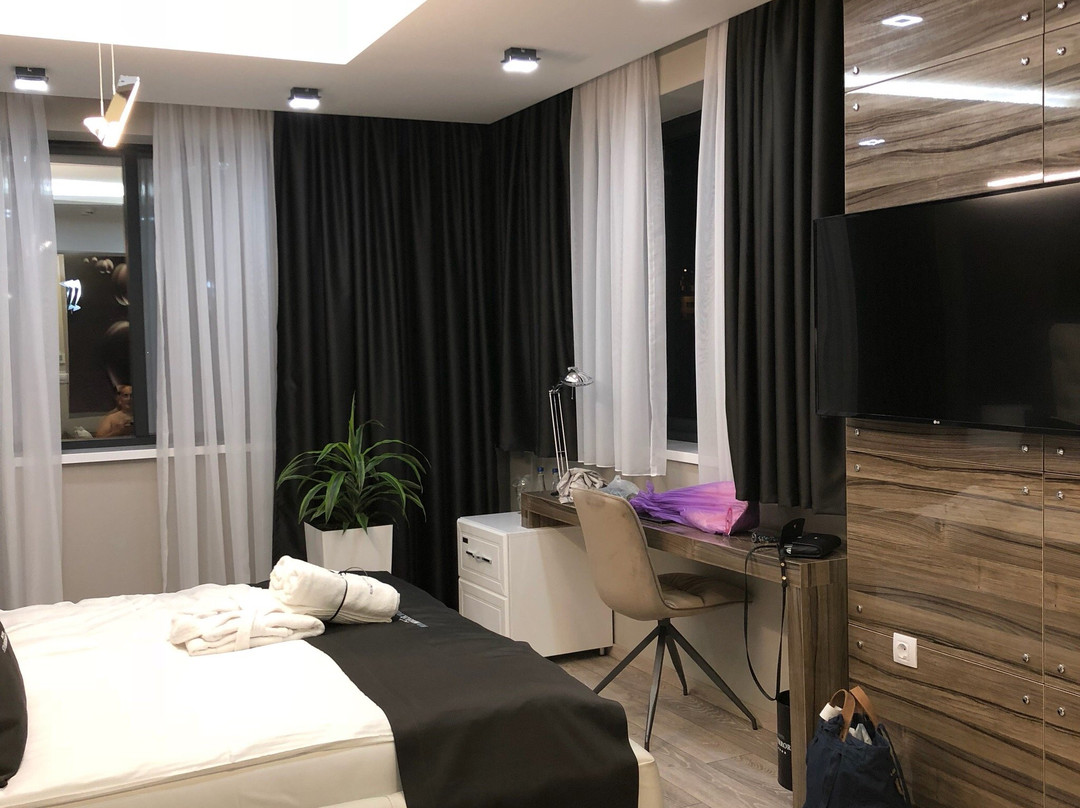 Hotel Mirror主图