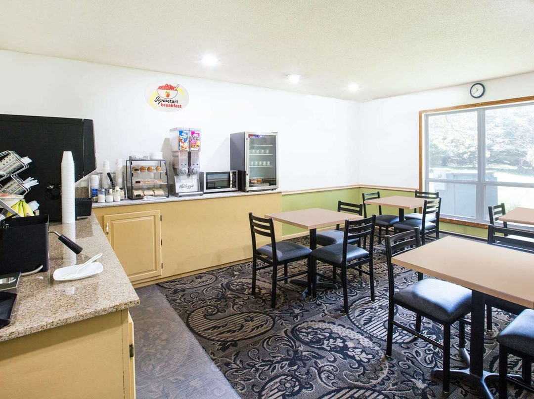 Super 8 by Wyndham Williams主图