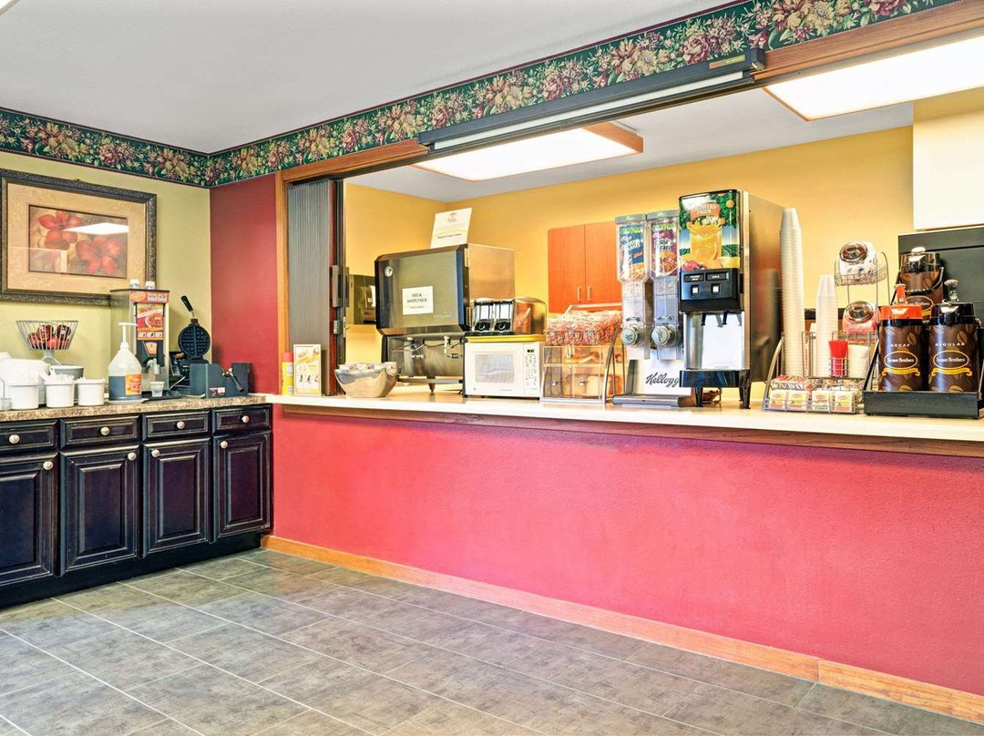 哈德森速8酒店主图