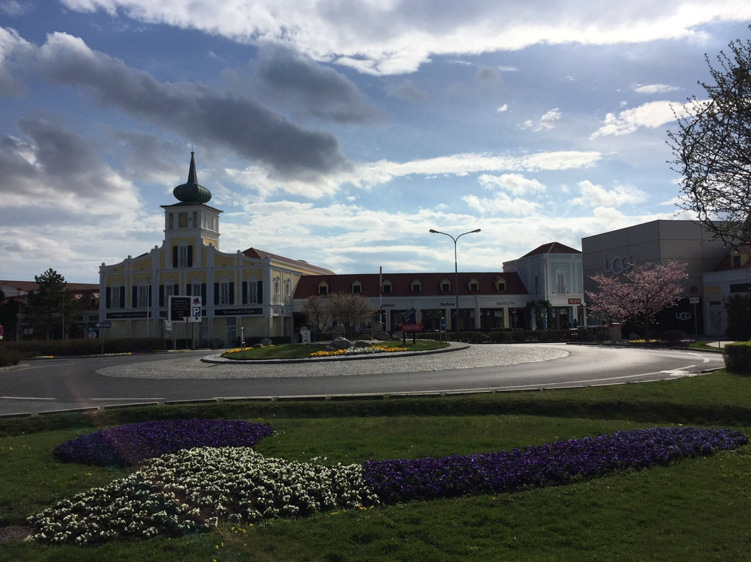 Fashion Outlet Parndorf-旁村必去景点