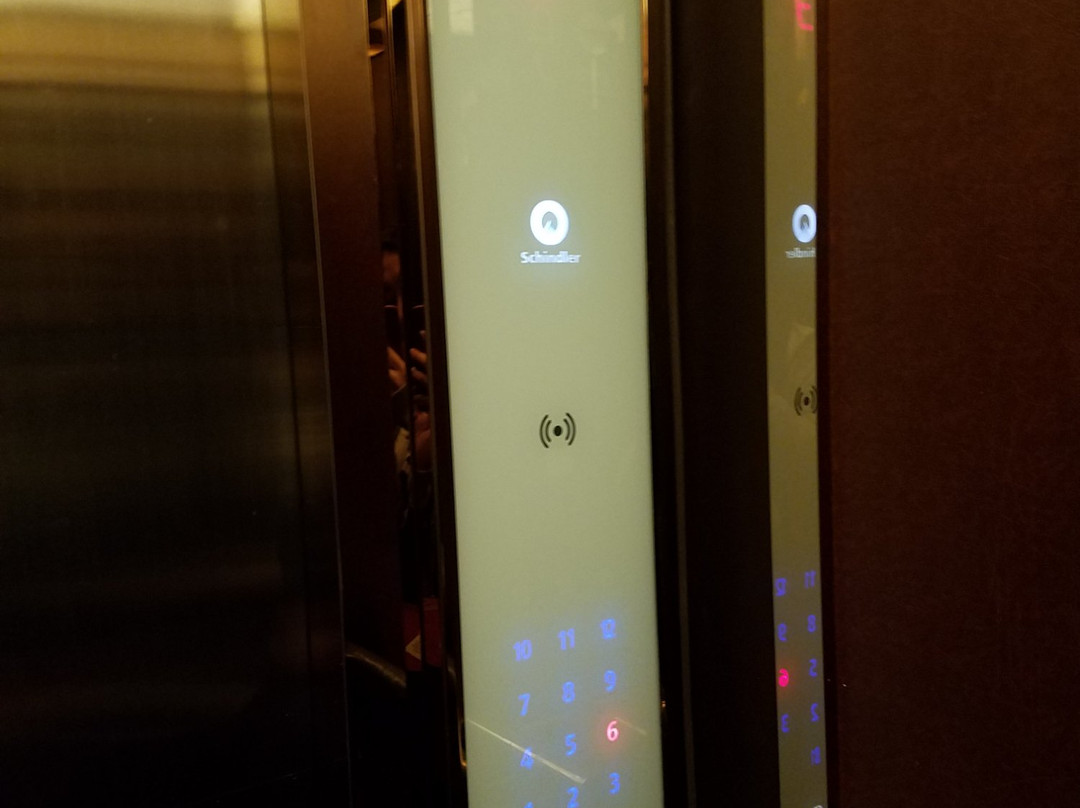 大连南航明珠大酒店主图