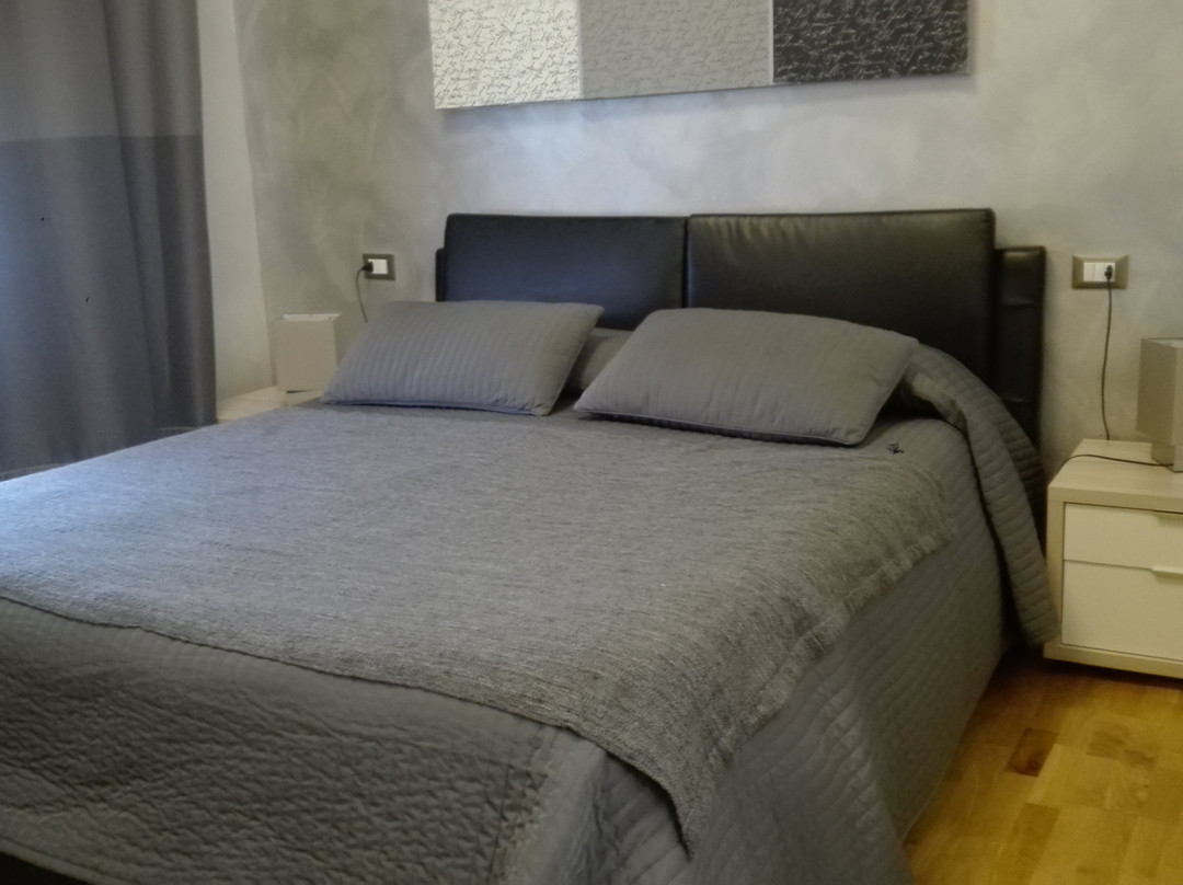 Tavernola酒店住宿-Attico Volta B&B