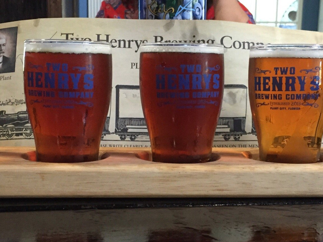 Two Henrys Brewing Company Tasting Room-普兰特城必去景点