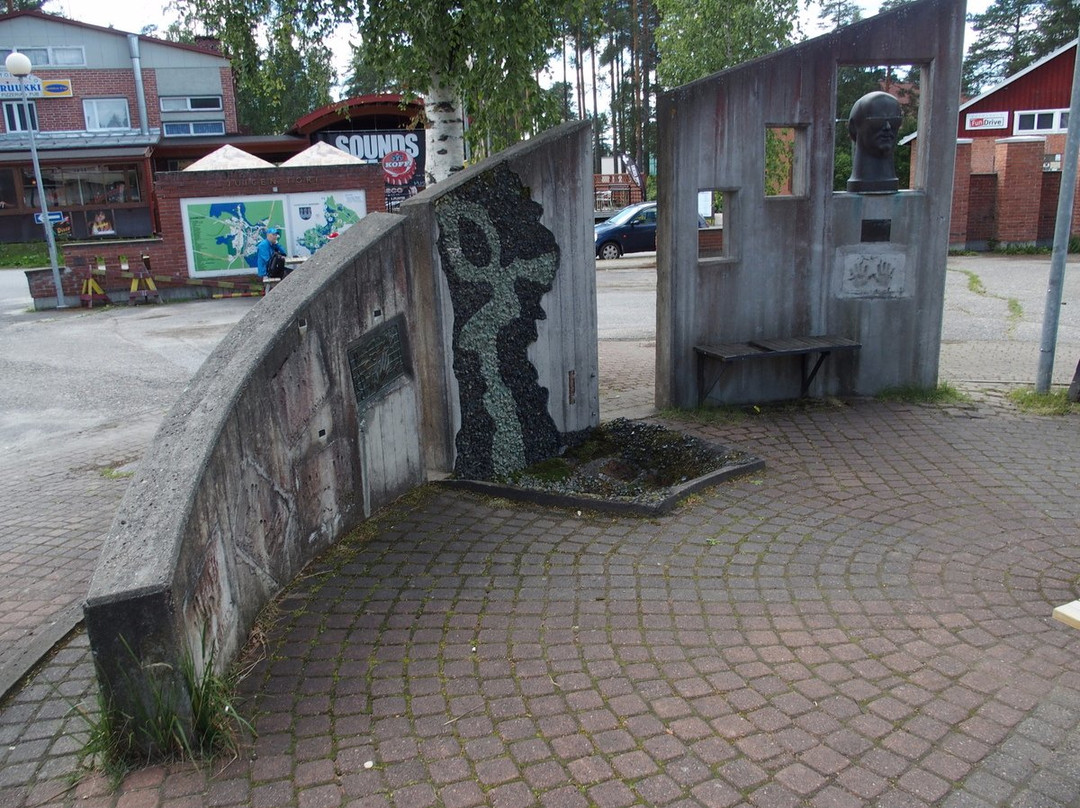 Northern Savonia旅游景点-Juice Leskinen Statue