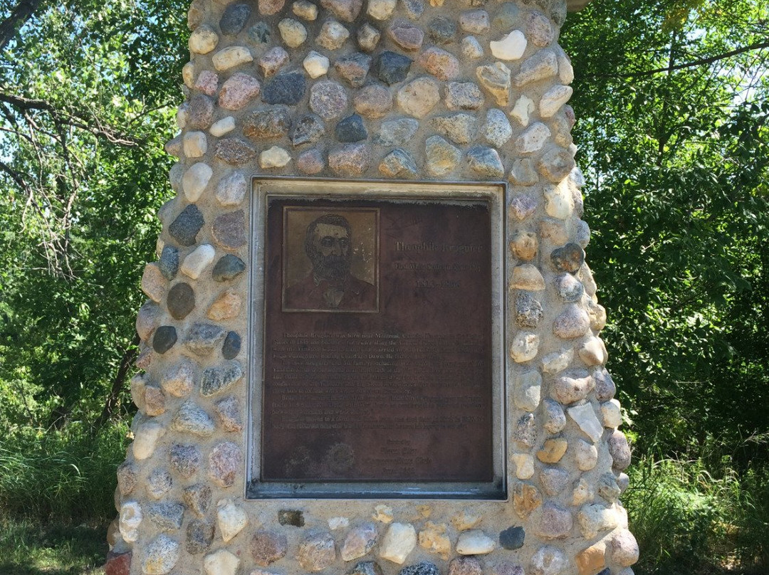 Chief War Eagle Monument-苏城必去景点