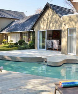 Leaves Signature Guest House酒店图片