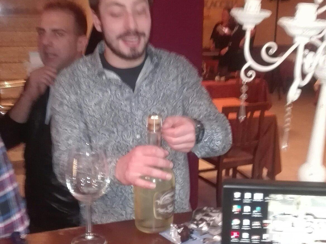 Castione Marchesi旅游景点-Bar La Strega