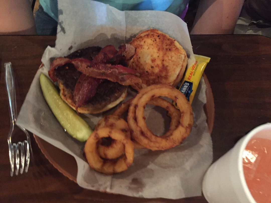 Hemingway’s Bar & Grill