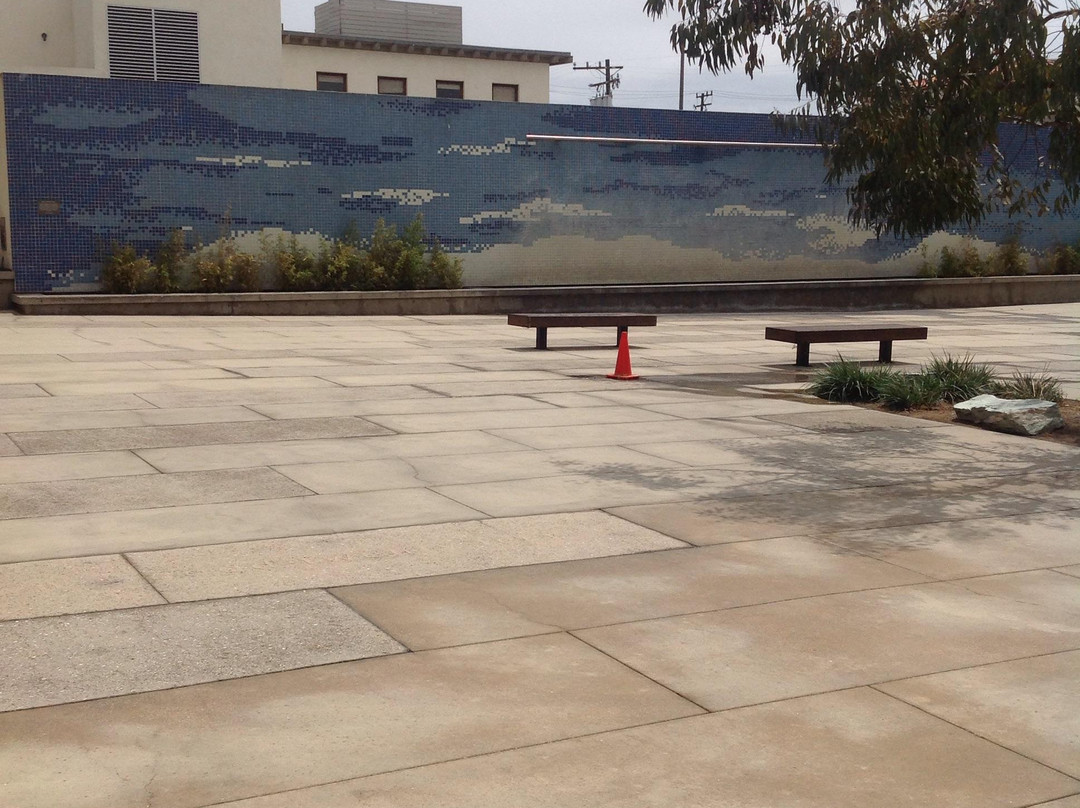 Metlox Plaza-曼哈顿海滩必去景点