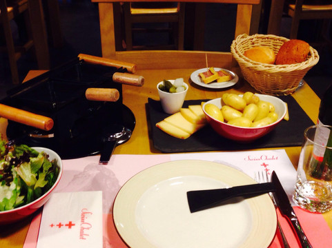 The Swiss Chalet主图