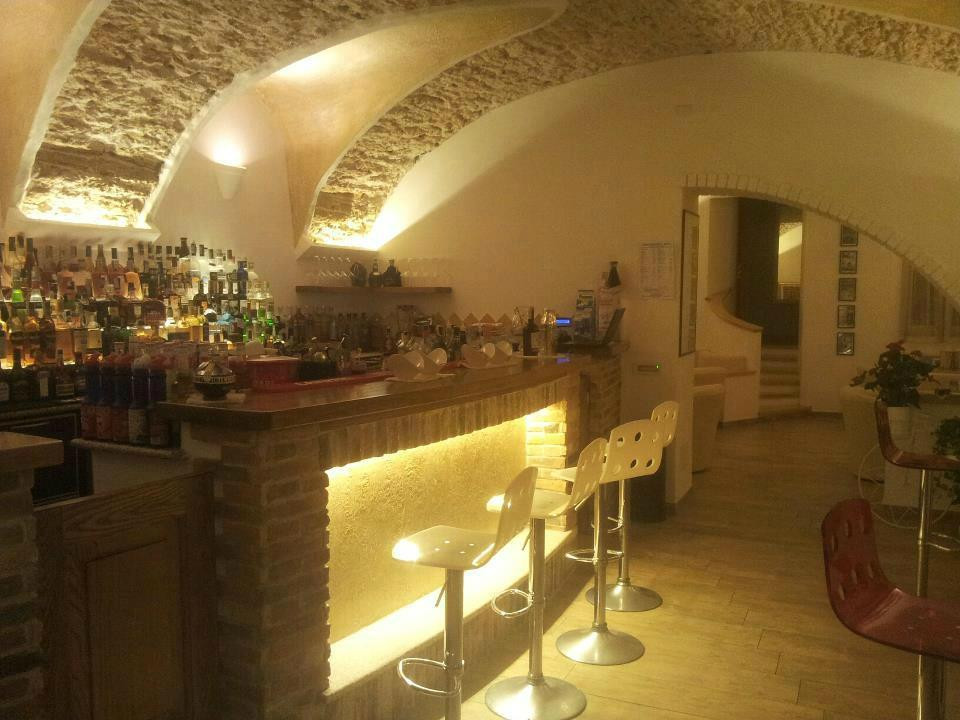 The Duke Cocktail Lounge Bar-拉马达莱娜必去景点