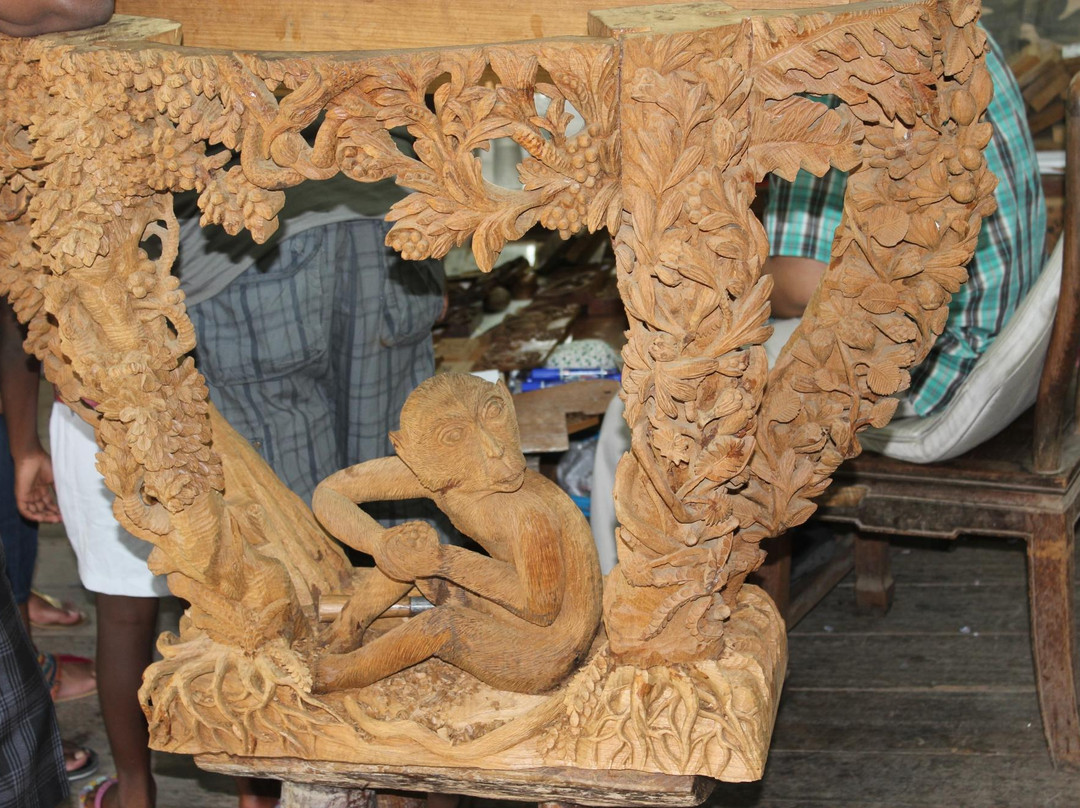 Carved Woods Factory景点图片