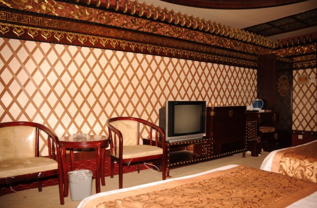 草原城民族大酒店主图