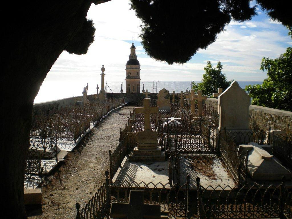Cemetery of the Old Chateau-芒通必去景点