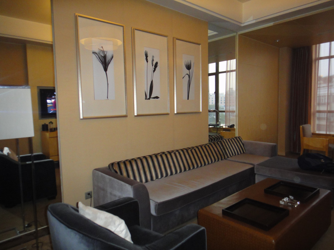 颐丰大酒店主图