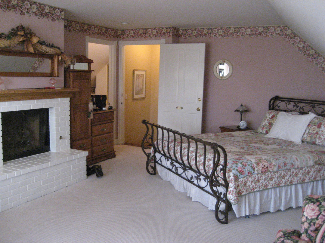 Rose Gables Bed and Breakfast主图