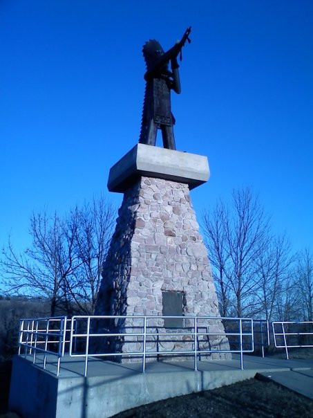 Chief War Eagle Monument-苏城必去景点