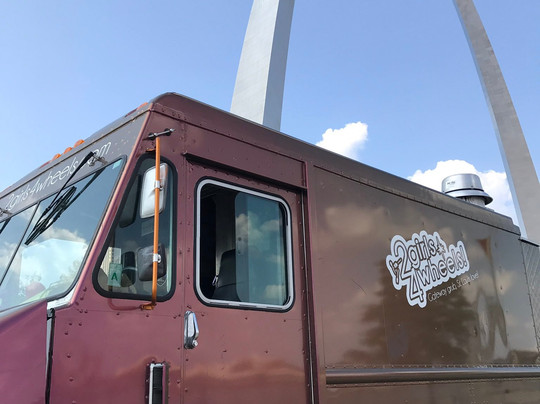 Henrietta餐馆和美食-2 Girls 4 Wheels