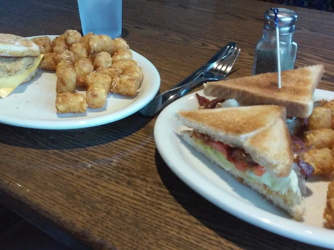 Hoppy's Harbor Grill - Fate Sanders Marina