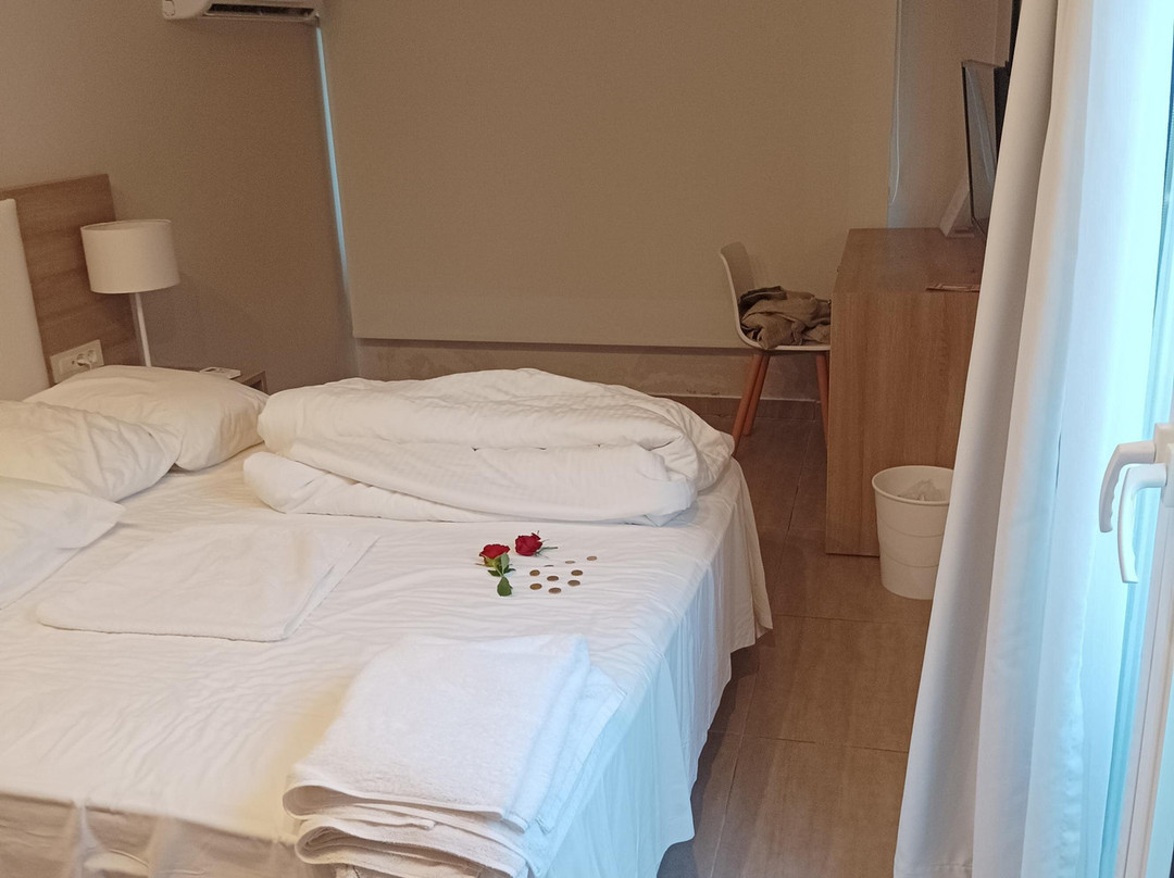 Planos Beach Hotel 海滩酒店主图