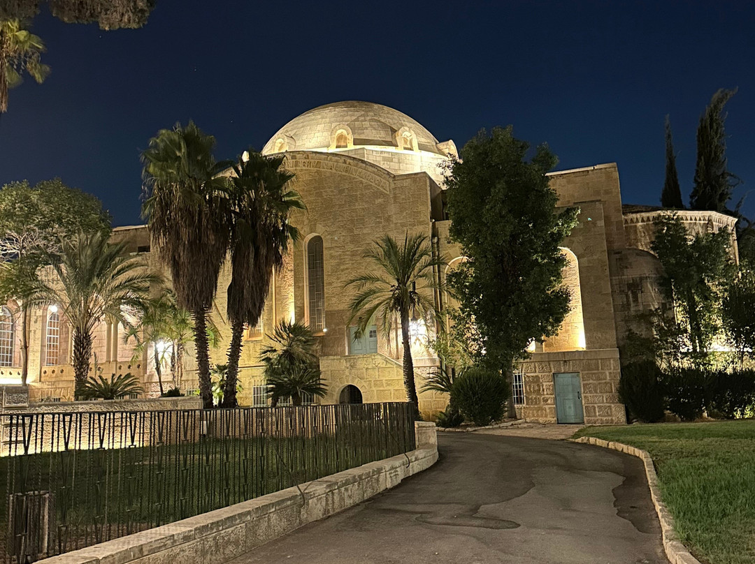 YMCA三重门酒店主图