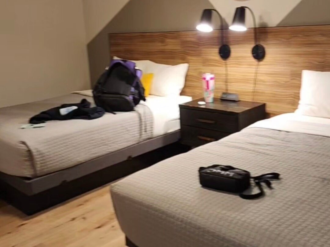 4411 Inn & Suites主图