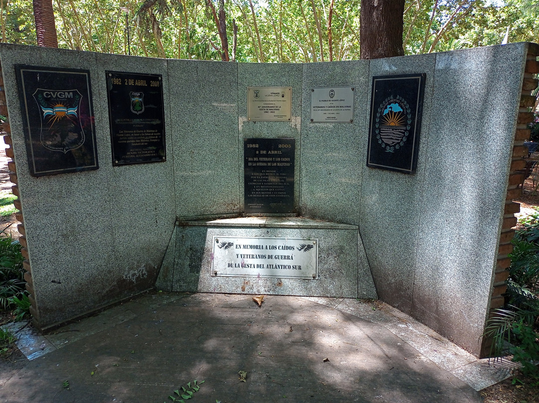 Plaza Vicente López y Planes-Olivos必去景点