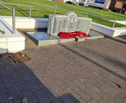 Kirkby War Memorial-Kirkby必去景点