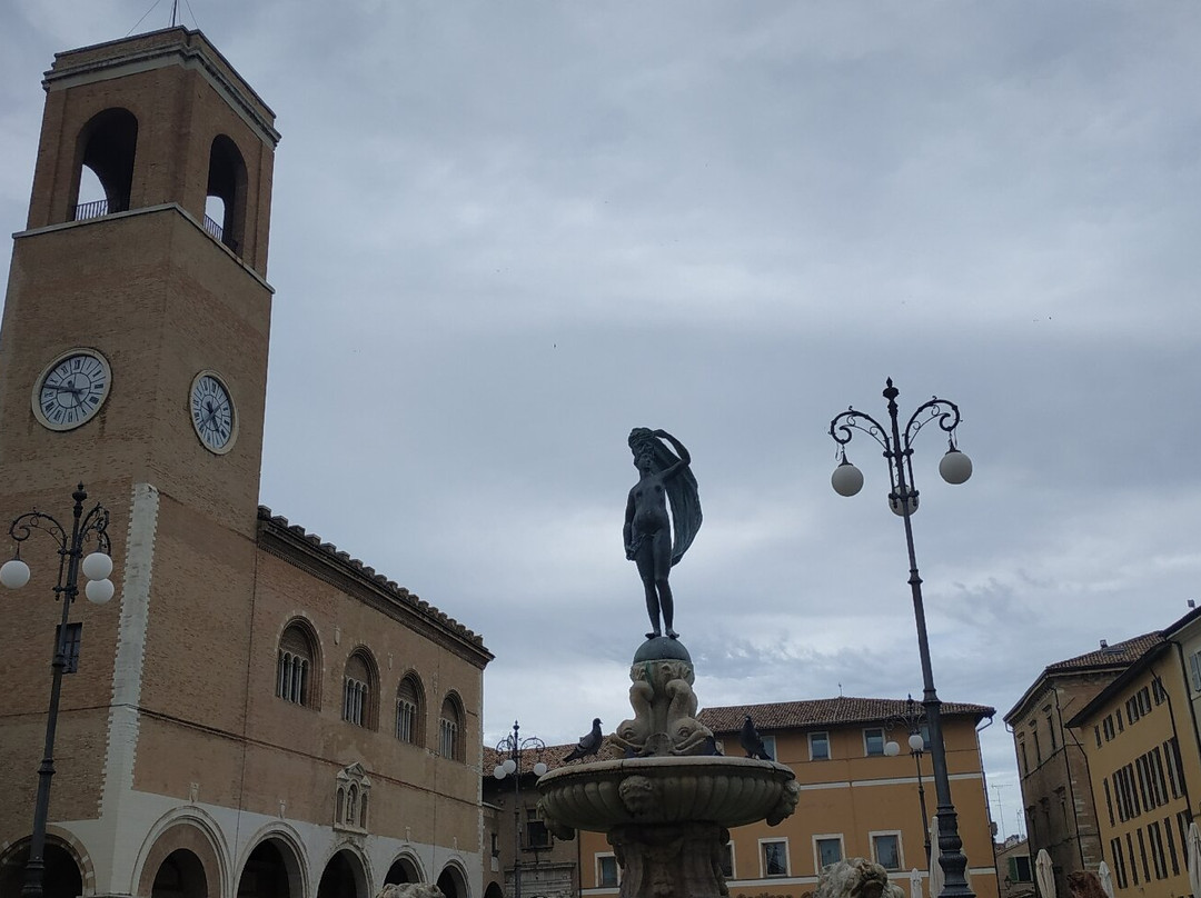 Piazza XX Settembre-法诺必去景点