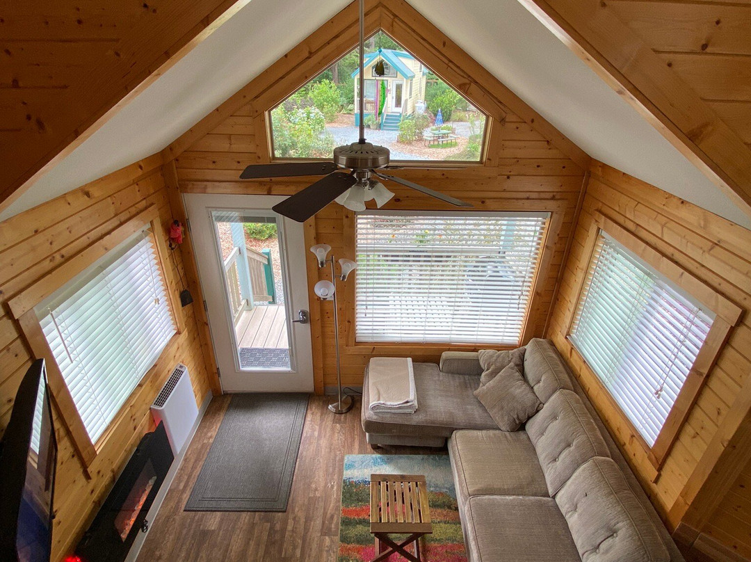 Sheltered Nook On Tillamook Bay主图