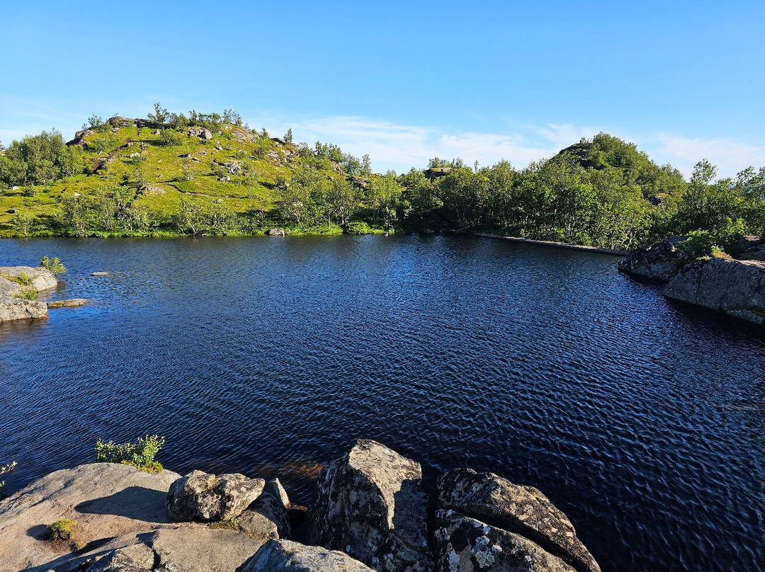 Festvagtind Hike景点图片