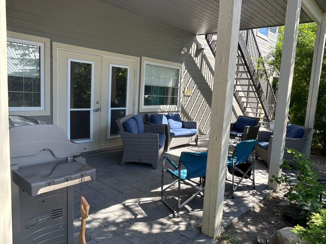 Raven's Rest Inn主图